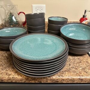 Elegant Teal and Gray Dinnerware Set